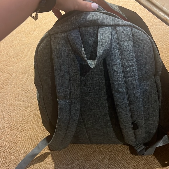 Gray Herschel backpack - Picture 3 of 3